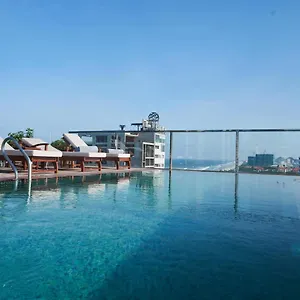 **** Hotell Sofiana My Khe & Spa- Rooftop Pool Bar Vietnam